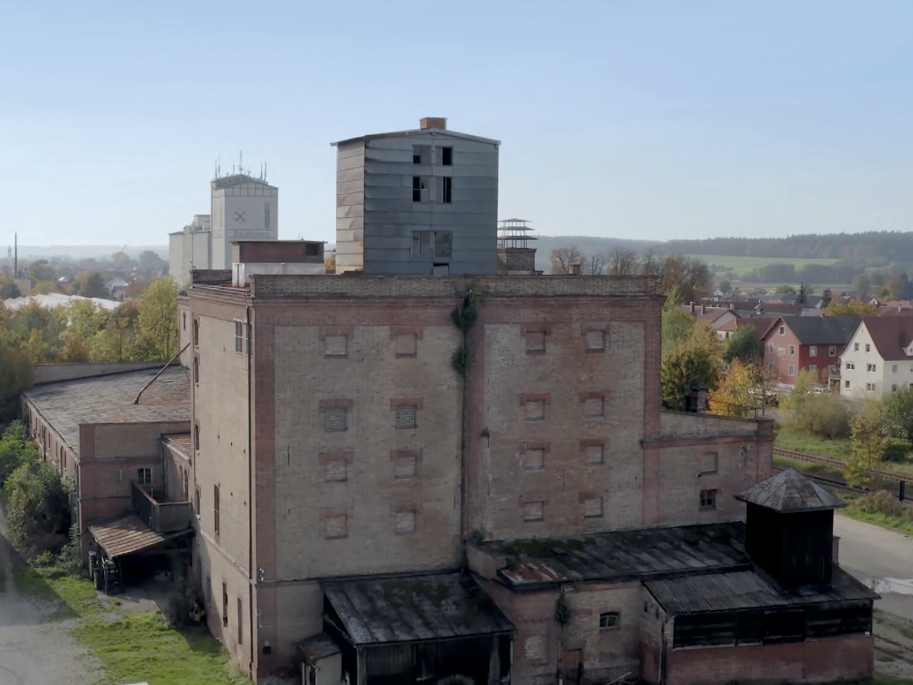 Foto der denkmalgeschützten Malzfabrik der Modellkommune Geiselhöring